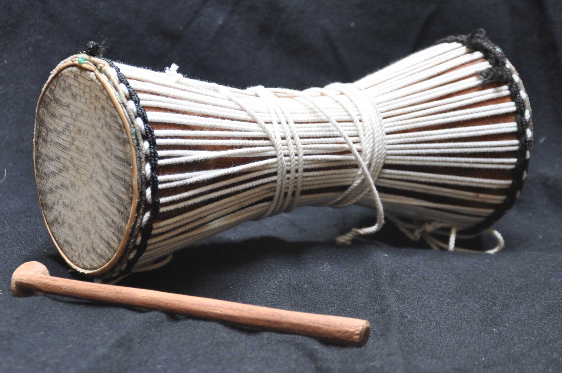 Tama comprare tamburo parlante dall'Africa (talking drum africano)