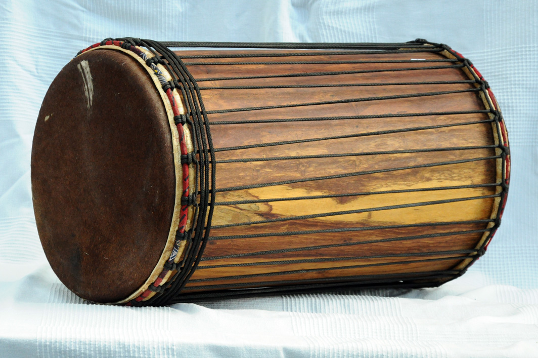 Dundubi Instrument Dundun vendita - Tamburo basso dundunba del Mali in rosewood