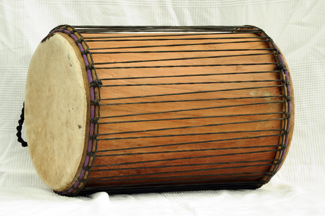 Dundubi Instrument Dundun vendita - Tamburo basso dundunba del Ghana