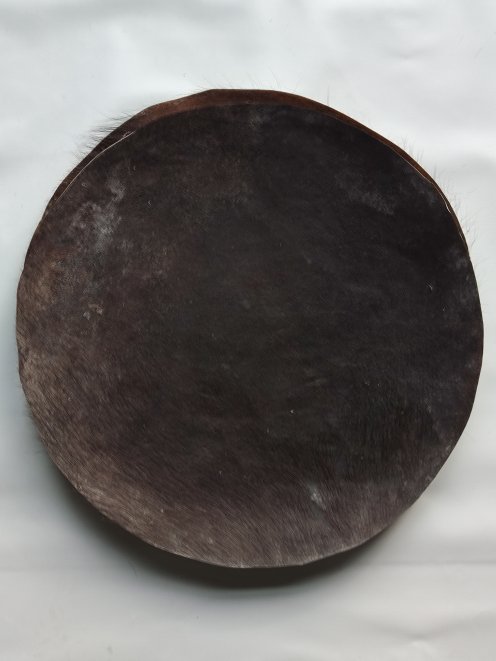 Pelle di bufalo o pelle di bue molto molto spessa grande con peli per tamburo djembe