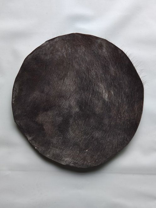 Pelle di bufalo o pelle di bue molto spessa con peli per tamburo djembe
