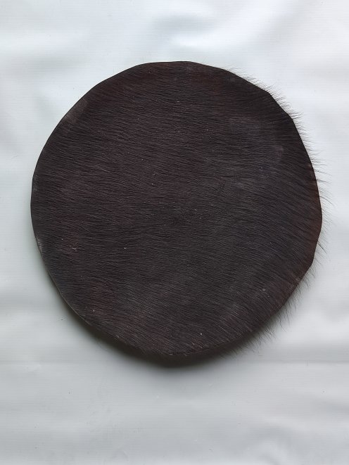 Pelle di bufalo o pelle di bue molto molto spessa con peli per tamburo djembe