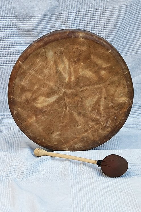 Tamburo rituale sciamanico (tamburo da sciamano) con pelle di cervo