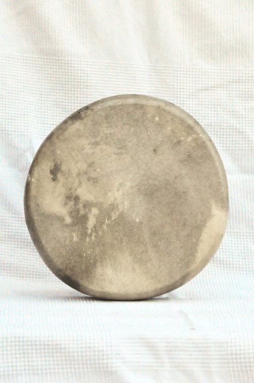 Tamburo rituale sciamanico (tamburo da sciamano) con pelle di cervo