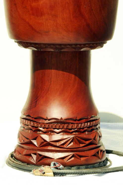 Fusto di djembe della Guinea in mogano (djala) - Djembe alta qualità