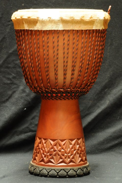 Djembe Guinea in mogano (grande) in vendita: comprare un djembè (djambè) guineano in diala (djala, acajou, acagiù) (grande)