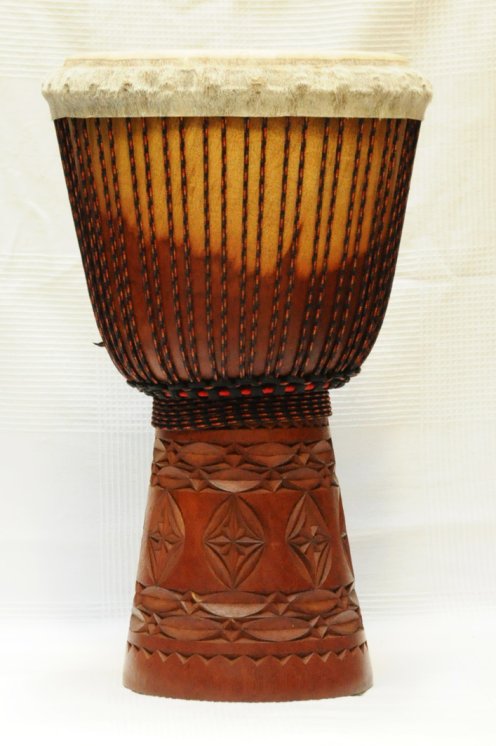 Grande djembe Guinea Top mogano: comprare djembe guineano (mahogany, acagiù, djala)