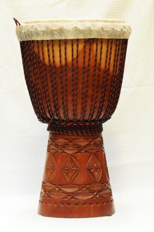 Grande djembe Guinea Top mogano: comprare djembe guineano (mahogany, acagiù, djala)