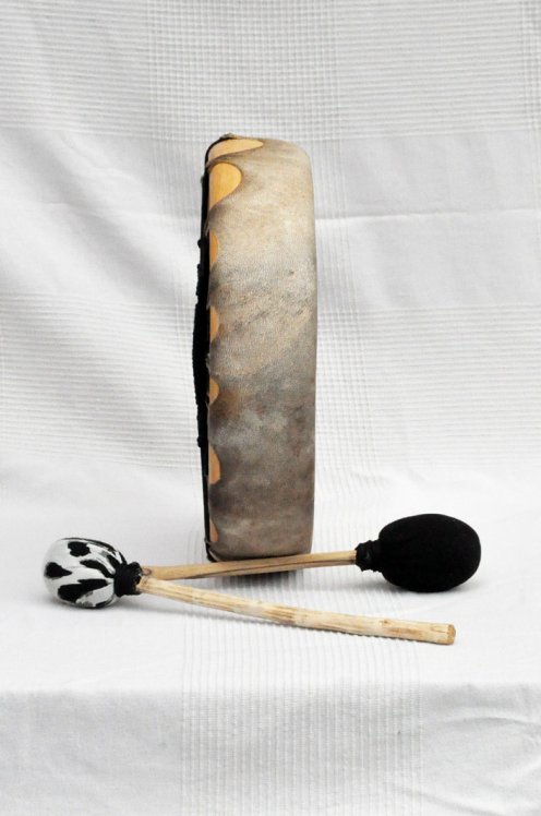 Tamburo rituale sciamanico (tamburo da sciamano) con pelle di cervo