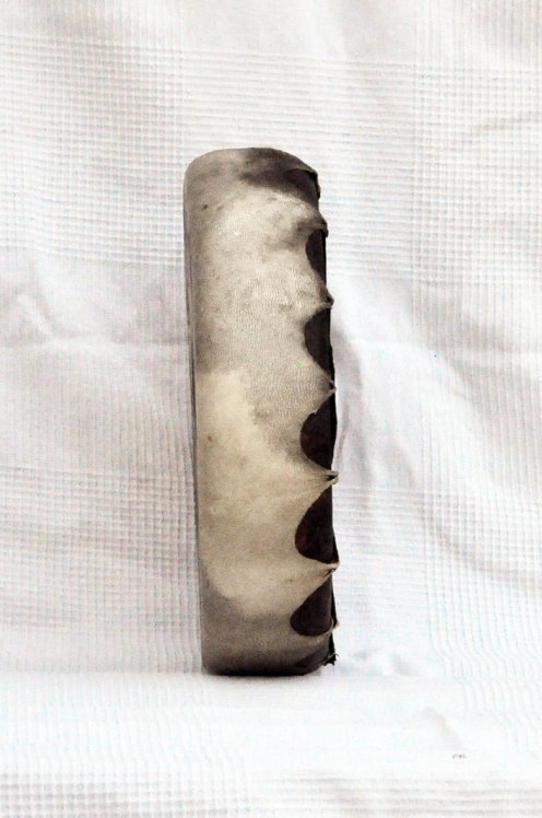 Tamburo rituale sciamanico (tamburo da sciamano) con pelle di cervo
