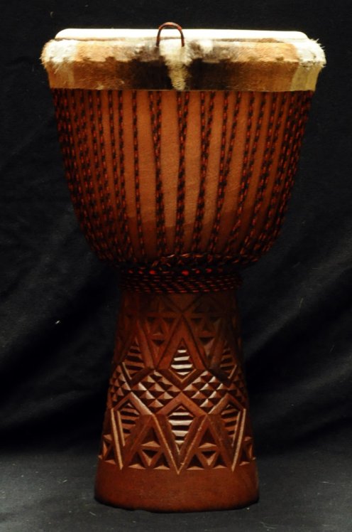 Grande djembe Guinea Top in mogano: djembe guineano in diala (djala, acajou, acagiù)