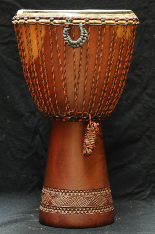 Djembe Mali Top in mogano pelle di bue in vendita (grande): comprare un djembe (djambè) malese in diala (djala, acajou, acagiù) montato con una pelle bovina (mucca o vitello) (grande)