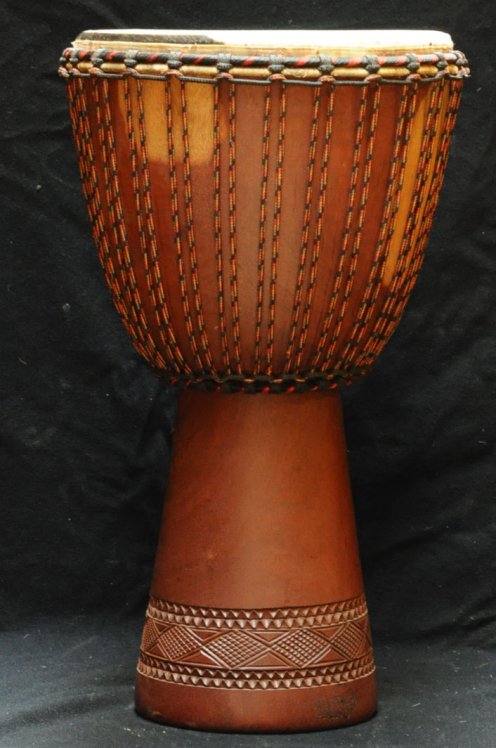 Djembe Mali Top in mogano pelle di bue in vendita (grande): comprare un djembe (djambè) malese in diala (djala, acajou, acagiù) montato con una pelle bovina (mucca o vitello) (grande)