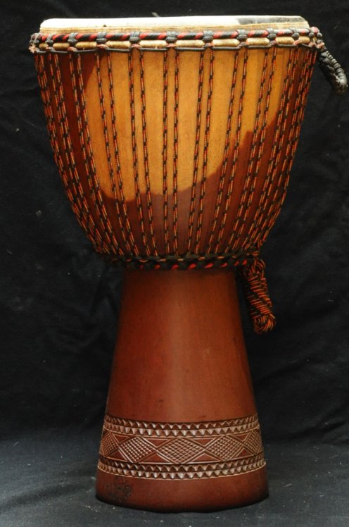 Djembe Mali Top in mogano pelle di bue in vendita (grande): comprare un djembe (djambè) malese in diala (djala, acajou, acagiù) montato con una pelle bovina (mucca o vitello) (grande)
