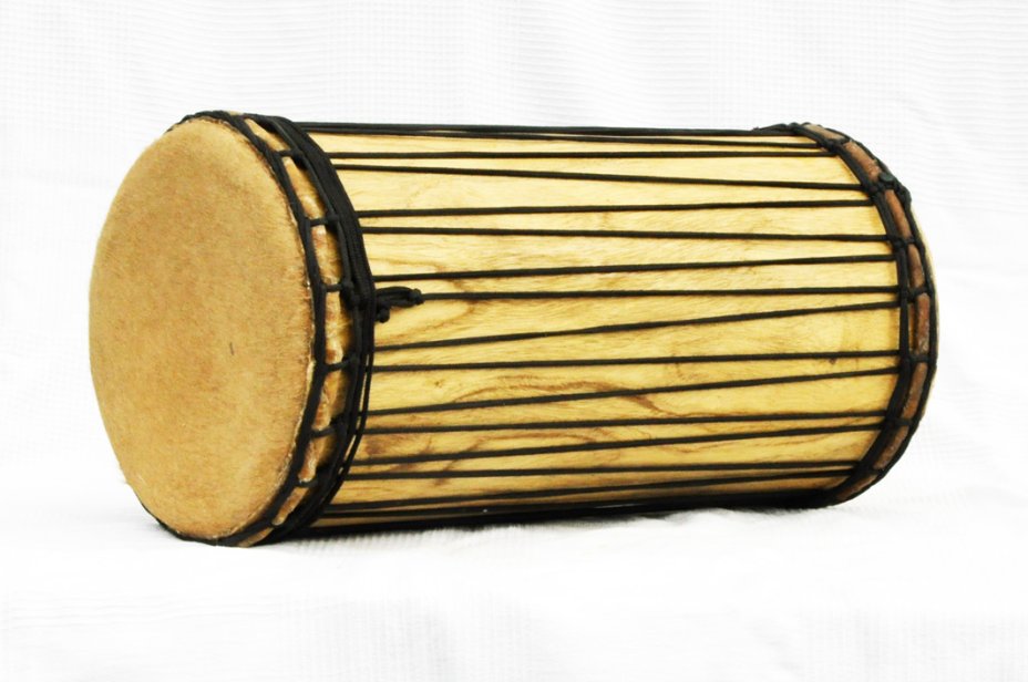 Dundun kenkeni monttagio tradizionale in melina - Tamburo basso dundun della Guinea