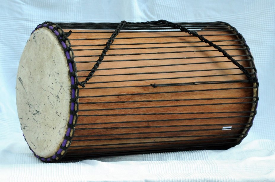 Dundun vendita - Tamburo basso dundunba del Ghana