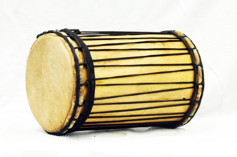Dundun kenkeni monttagio tradizionale in melina - Tamburo basso dundun della Guinea