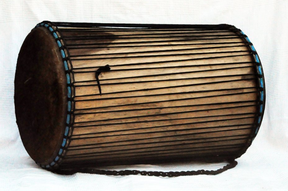 Dundun vendita - Tamburo basso dundunba del Ghana