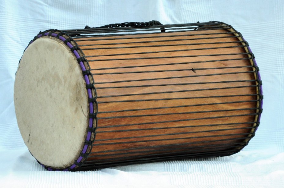 Dundun vendita - Tamburo basso dundunba del Ghana