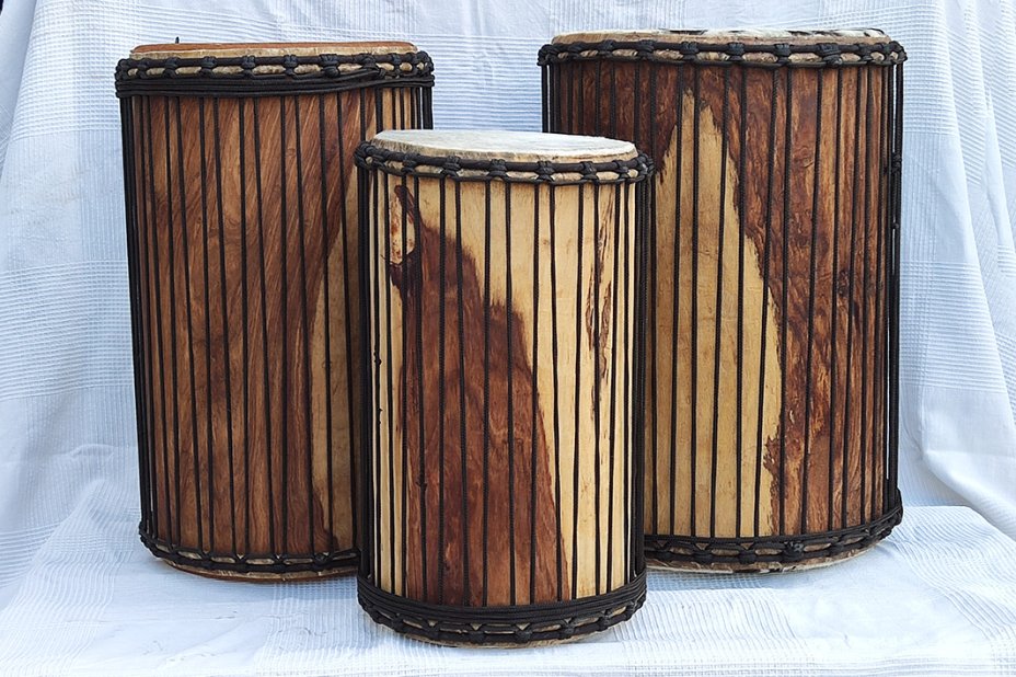 Set di tamburi bassi dundun del Mali in legno di balafon (gueni)