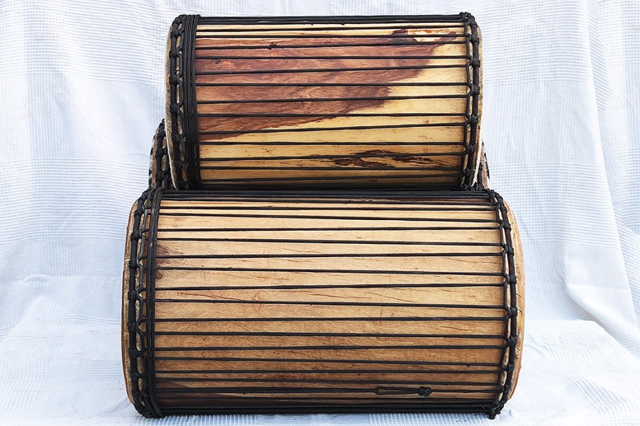 Set di tamburi bassi dundun del Mali in legno di balafon (gueni)