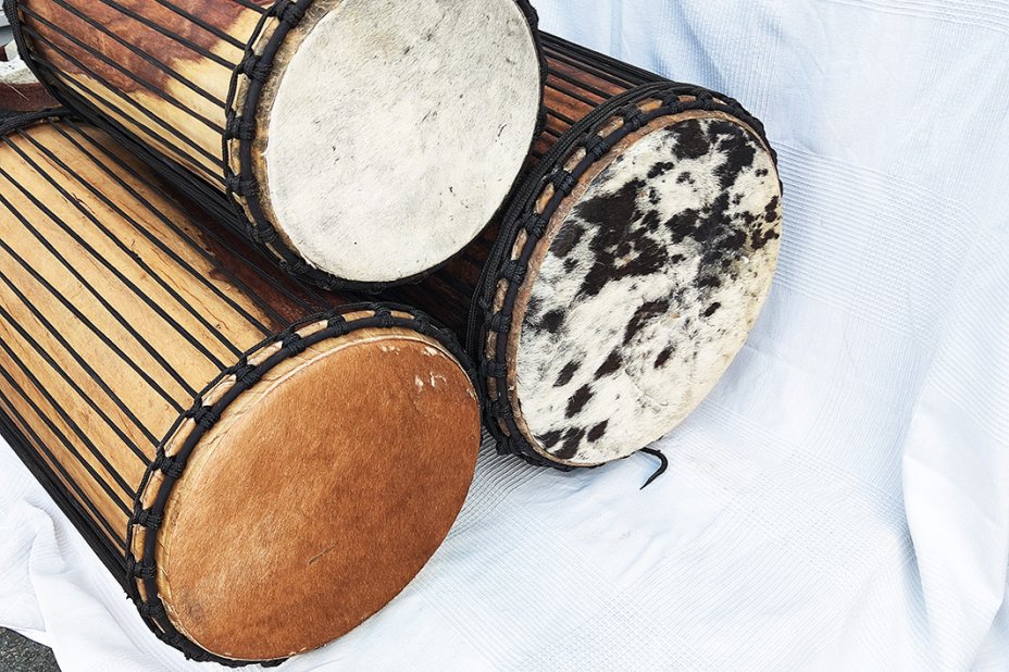 Set di tamburi bassi dundun del Mali in legno di balafon (gueni)