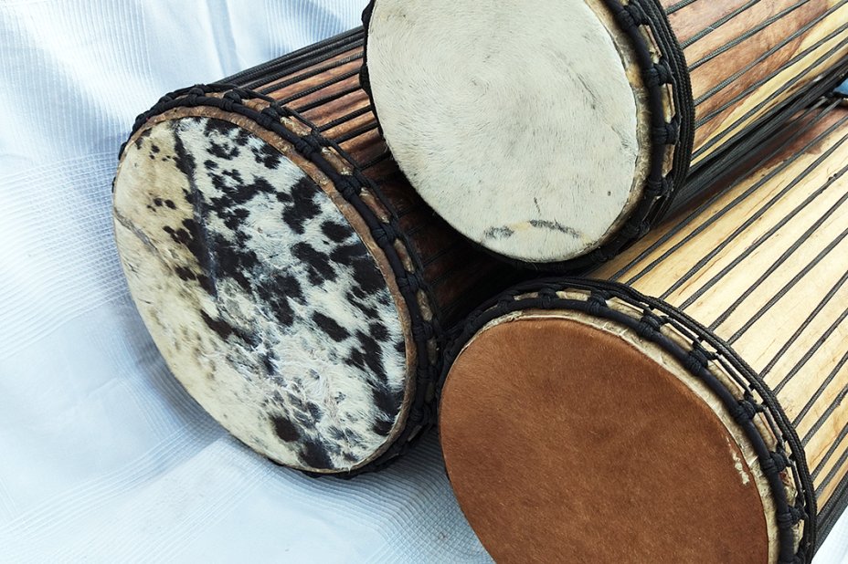 Set di tamburi bassi dundun del Mali in legno di balafon (gueni)