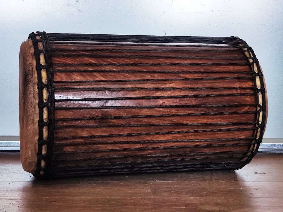 Tamburi bassi dunun - Dundun sangban della Guinea montaggio 4 cerchi