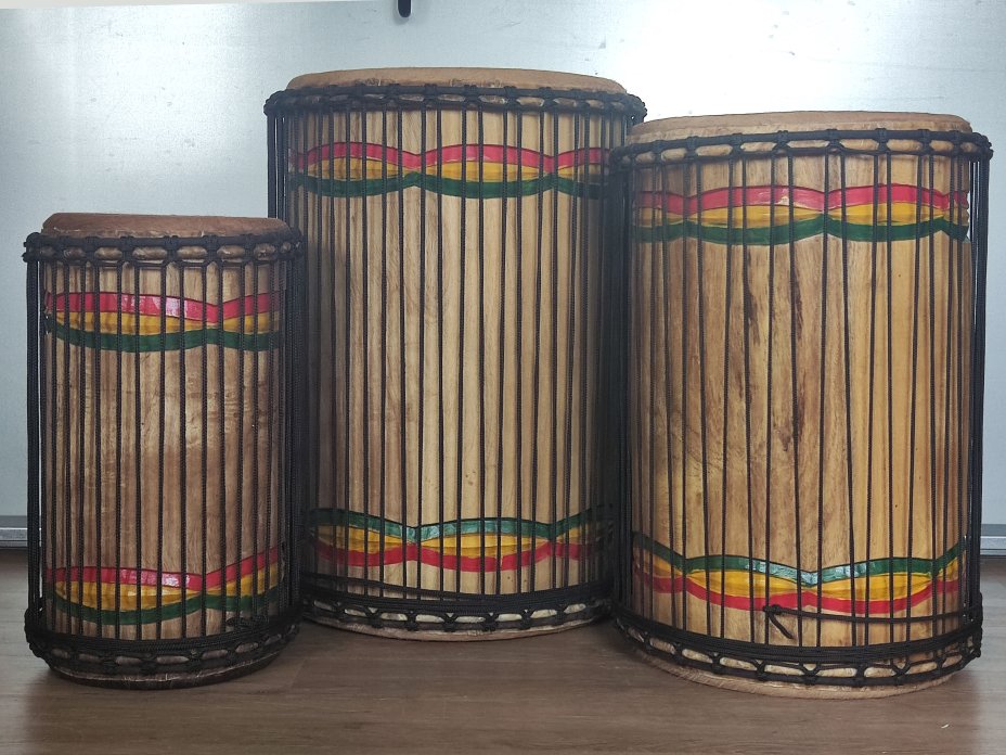 Serie di tamburi bassi dunun - Set di dundun della Guinea