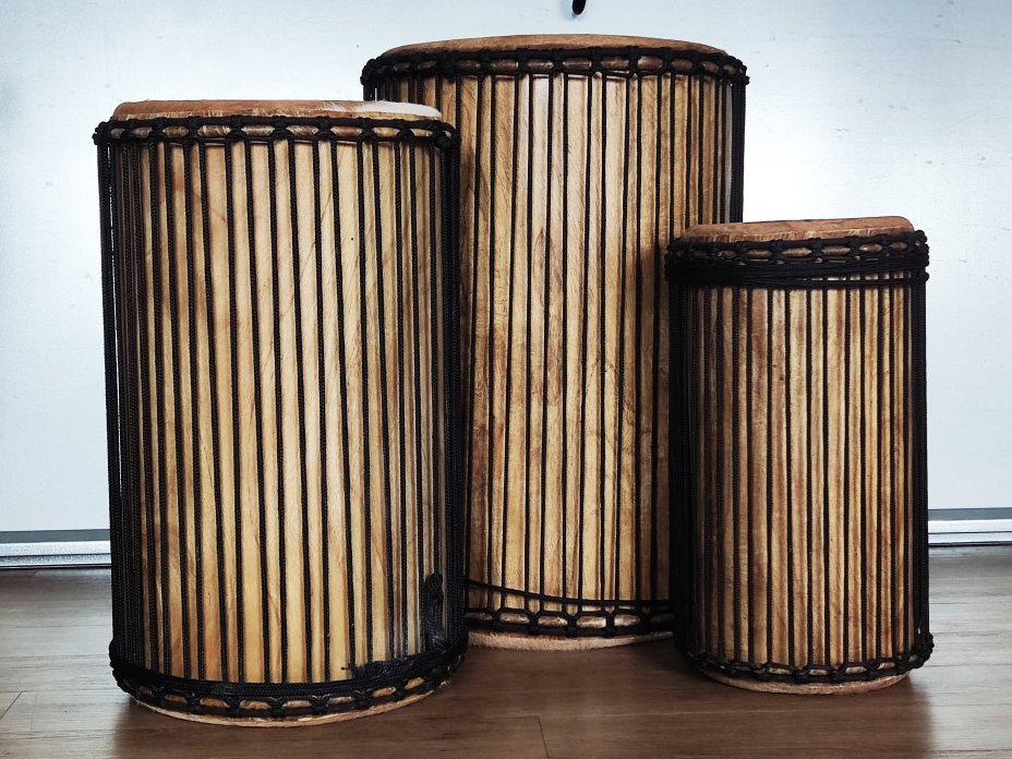 Serie di tamburi bassi dunun - Set di dundun della Guinea