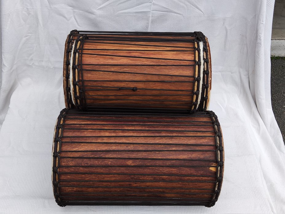 Set di tamburi bassi dundun del Mali in legno di balafon (gueni)