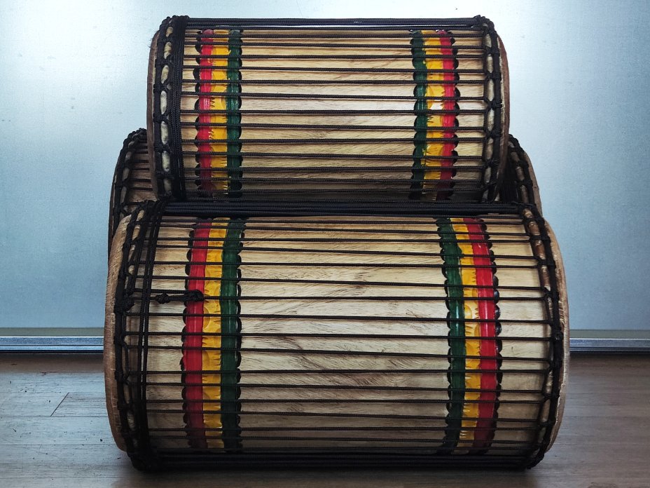 Serie di tamburi bassi dunun - Set di dundun della Guinea