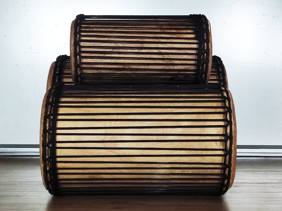 Serie di tamburi bassi dunun - Set di dundun della Guinea