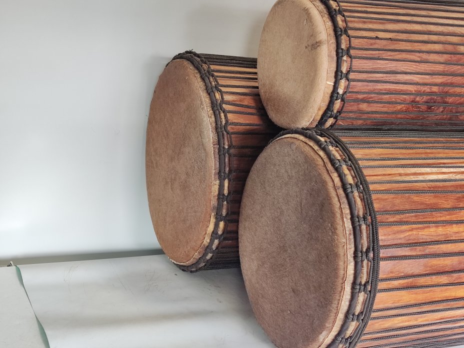 Serie di tamburi bassi dunun - Set di dundun della Guinea 6661