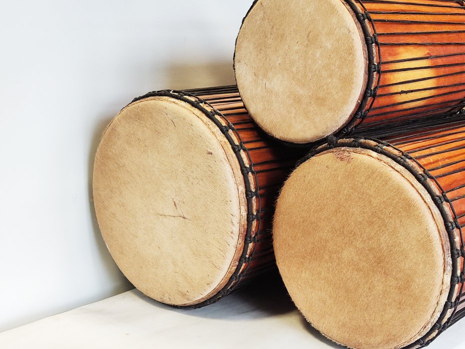 Set di tamburi dundun della Guinea in lenke