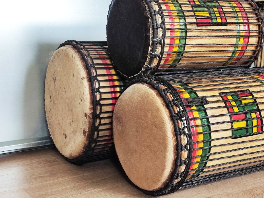 Serie di tamburi bassi dunun - Set di dundun della Guinea