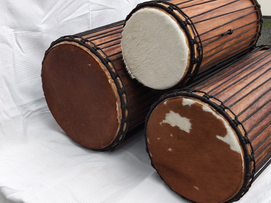 Set di tamburi bassi dundun del Mali in legno di balafon (gueni)