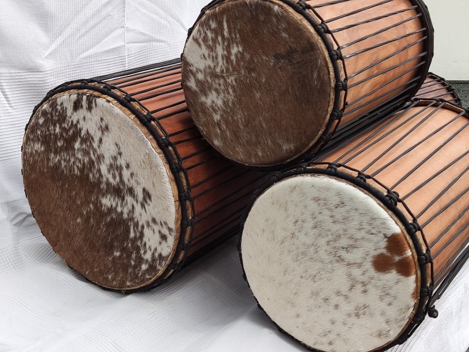 Set di tamburi bassi dundun del Mali in lenke