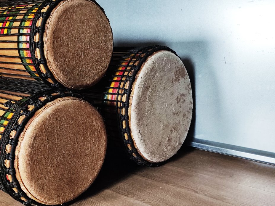 Serie di tamburi bassi dunun - Set di dundun della Guinea