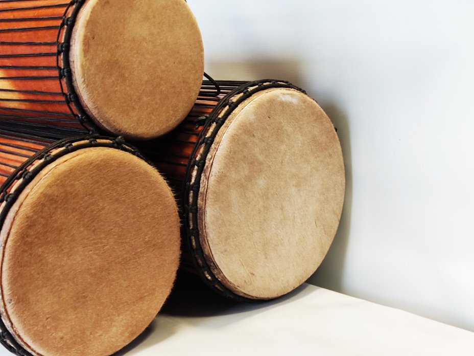 Set di tamburi dundun della Guinea in lenke