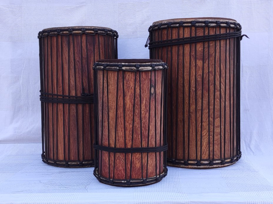 Set di tamburi bassi dundun del Mali in legno di balafon (gueni)