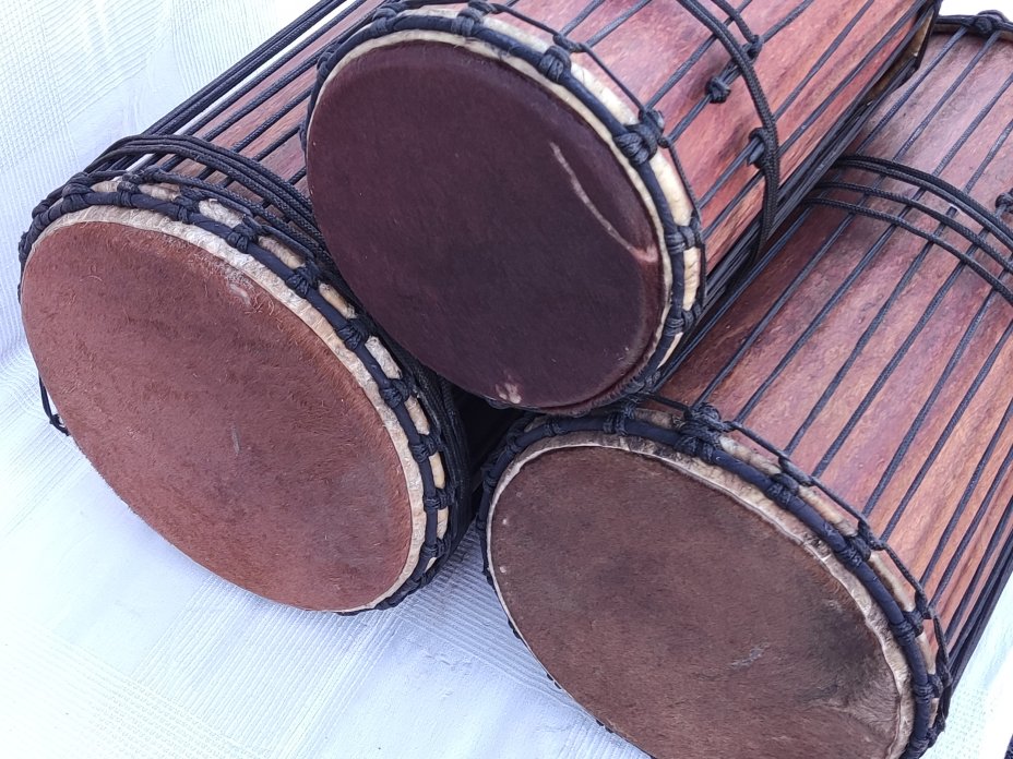 Set di tamburi bassi dundun del Mali in legno di balafon (gueni)