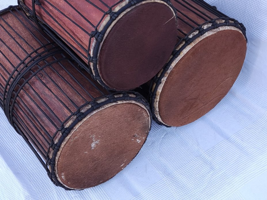 Set di tamburi bassi dundun del Mali in legno di balafon (gueni)