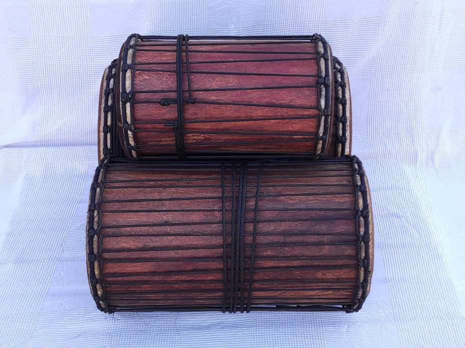 Set di tamburi bassi dundun del Mali in legno di balafon (gueni)